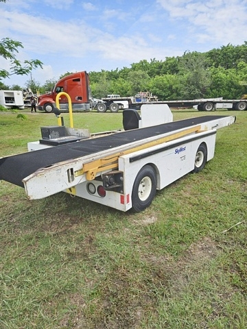 Belt Loader Tug 660E