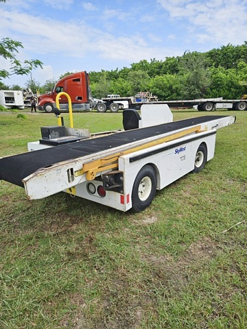 Belt Loader Tug 660E