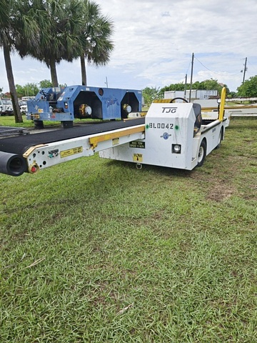 Belt Loader Tug 660E