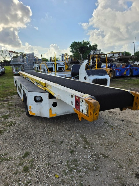 Belt Loader Tug 660