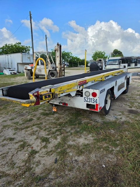 Belt Loader Tug 660