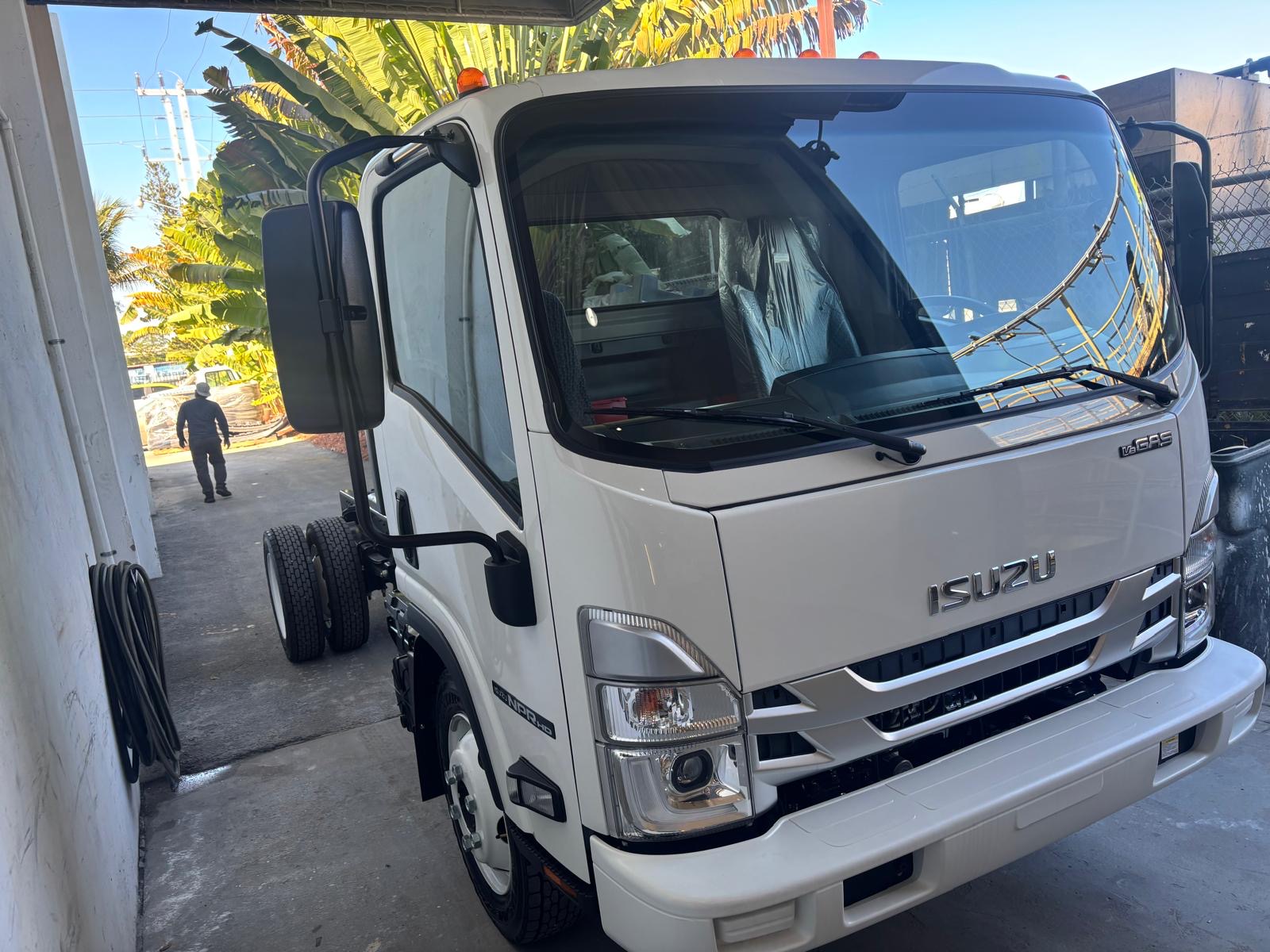 Truck Chassis Isuzu NPR - Gasoline