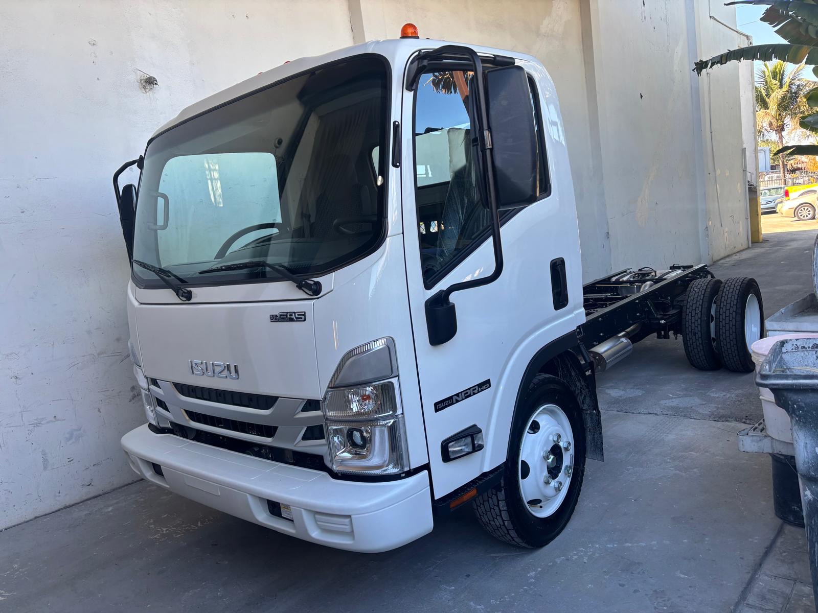 Truck Chassis Isuzu NPR - Gasoline