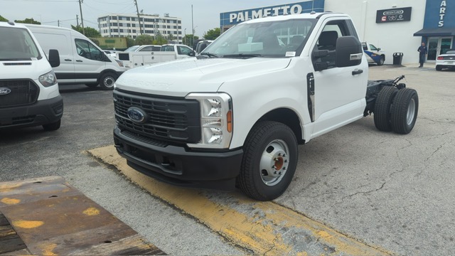 Truck Chassis Ford F-350 XL SD 2026