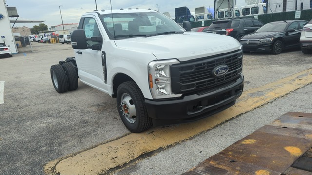 Truck Chassis Ford F-350 XL SD 2026