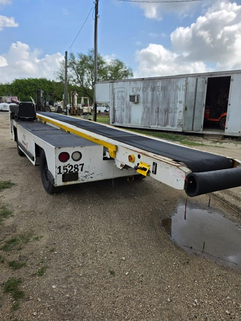 Belt Loader Tug 660