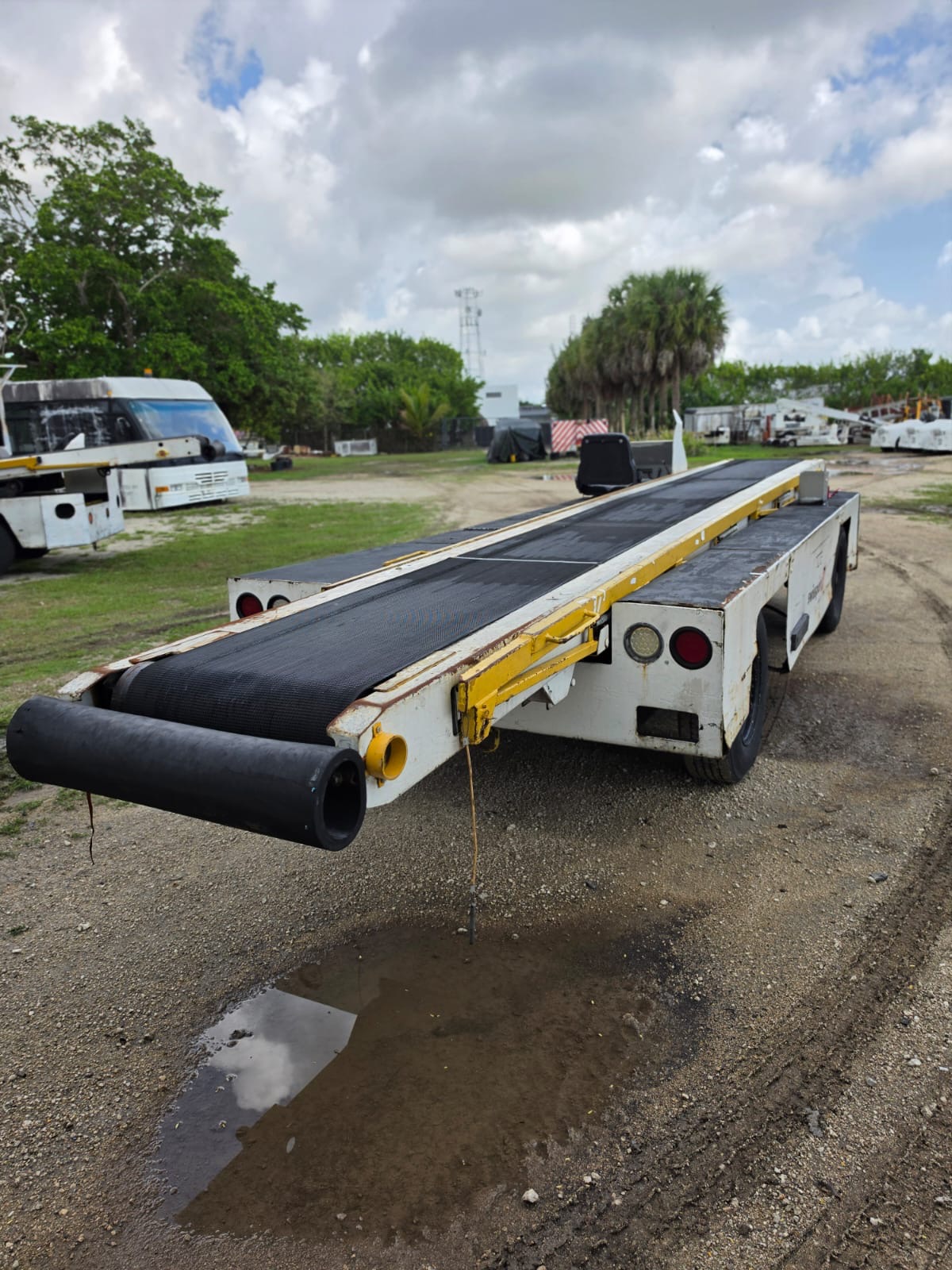 Belt Loader Tug 660