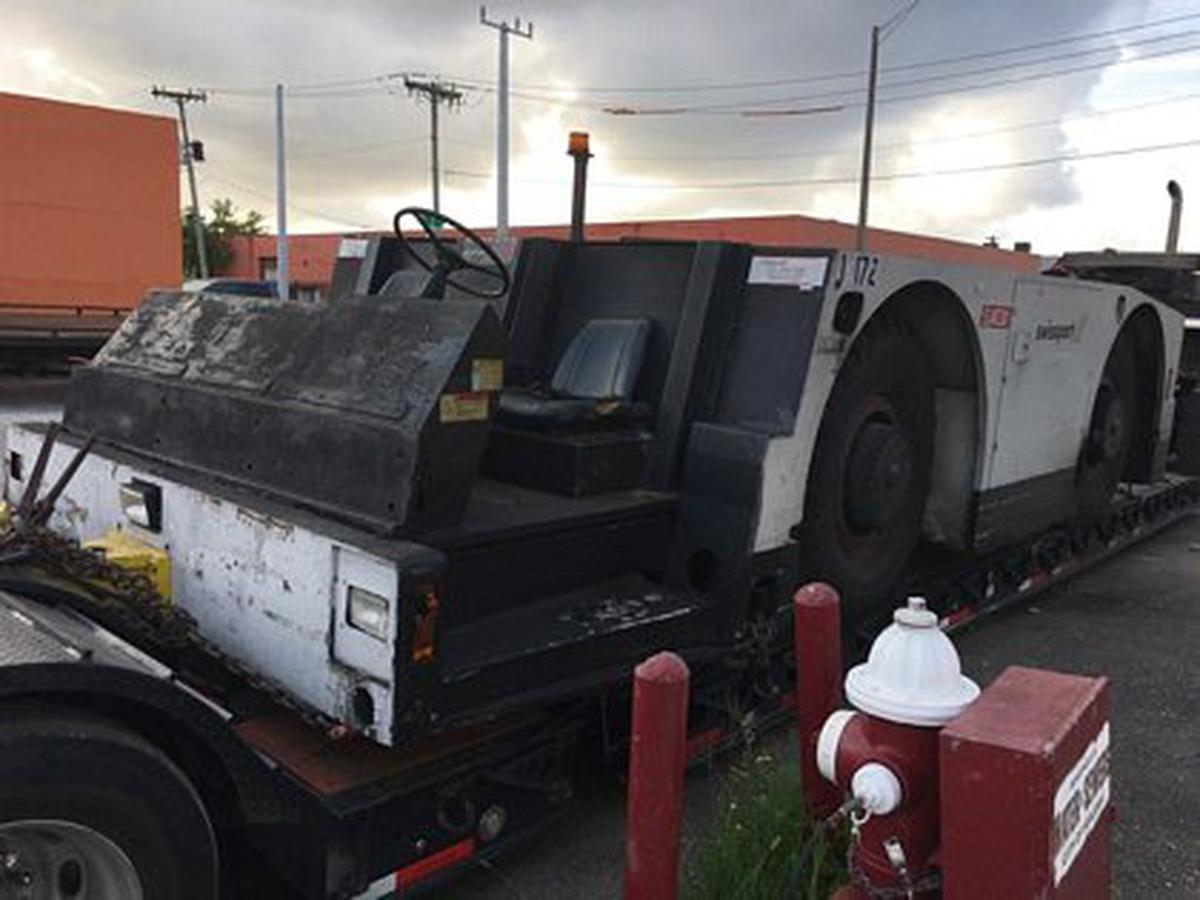 Push Back Tractor FMC B-1200