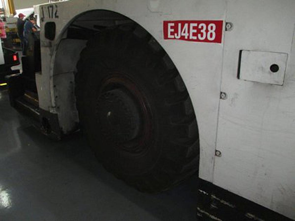 Push Back Tractor FMC B-1200