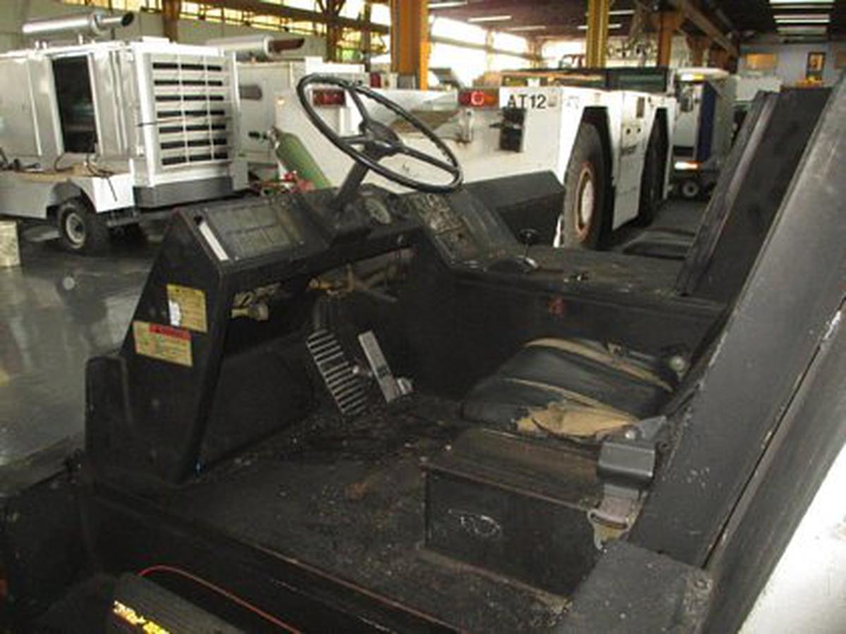 Push Back Tractor FMC B-1200