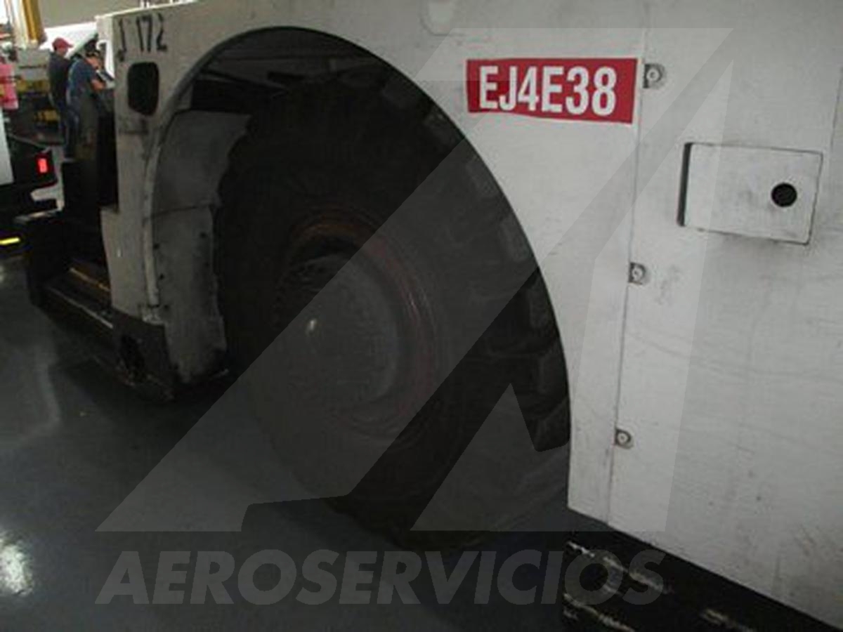 Push Back Tractor FMC B-1200