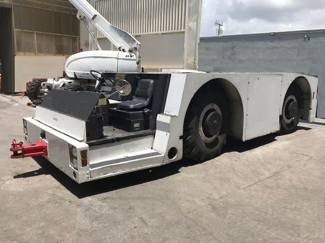 Push Back Tractor FMC B-1200