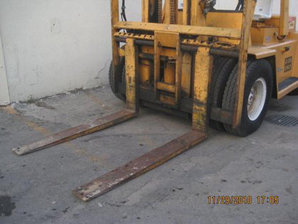 1978 Caterpillar V225