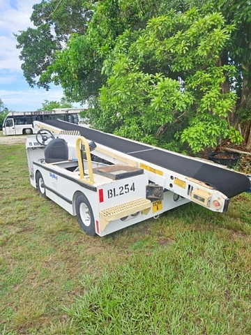 Belt Loader Tug 660E