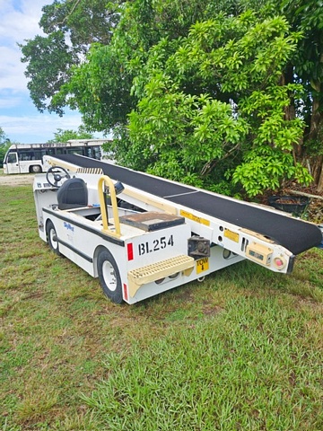 Belt Loader Tug 660E