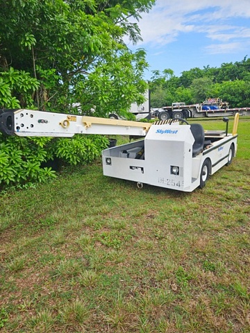 Belt Loader Tug 660E