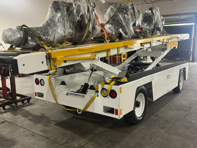 Belt Loader Tug 660