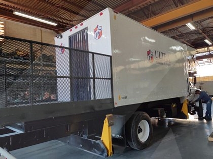 Cabin Service Truck Ford/Global Ground Support F-750 / 1SB210