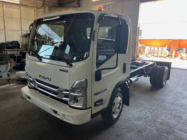 Truck Chassis Isuzu NPR - Gasoline