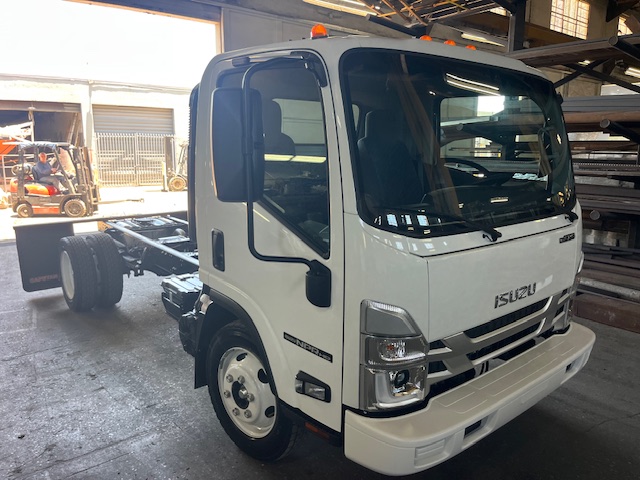 Truck Chassis Isuzu NPR - Gasoline