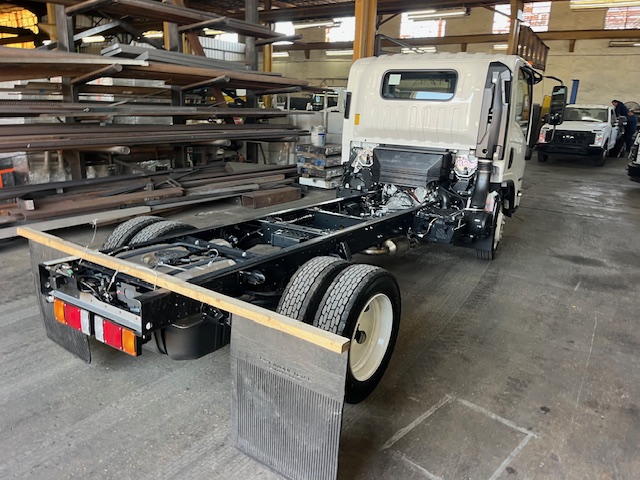 Truck Chassis Isuzu NPR - Gasoline