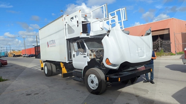 Cabin Service Truck Ford/Tesco F-750/CST 16'