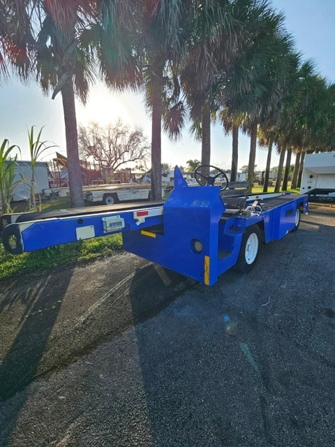 Belt Loader Tug 660E