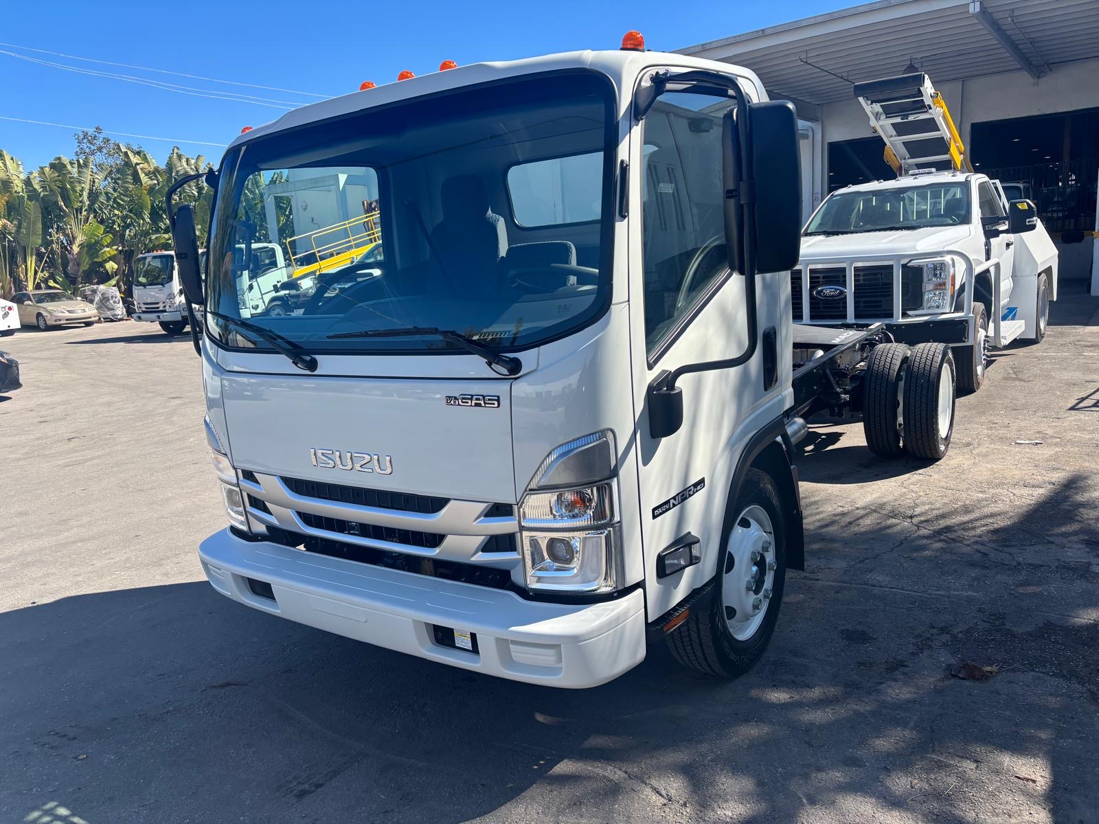 Truck Chassis Isuzu NPR - Gasoline