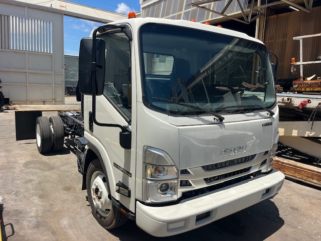 Truck Chassis Isuzu NPR - Gasoline