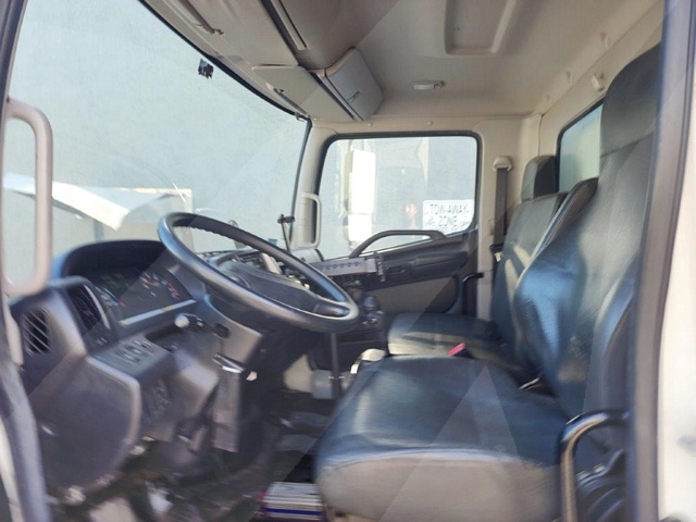 Truck Chassis Hino 268