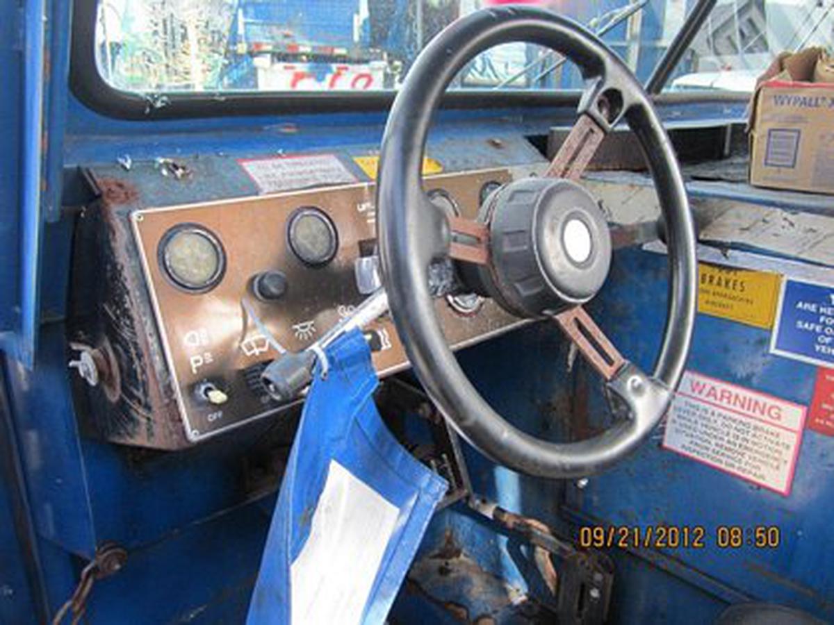 Lavatory Truck  Lift-A-Loft APV- LAV