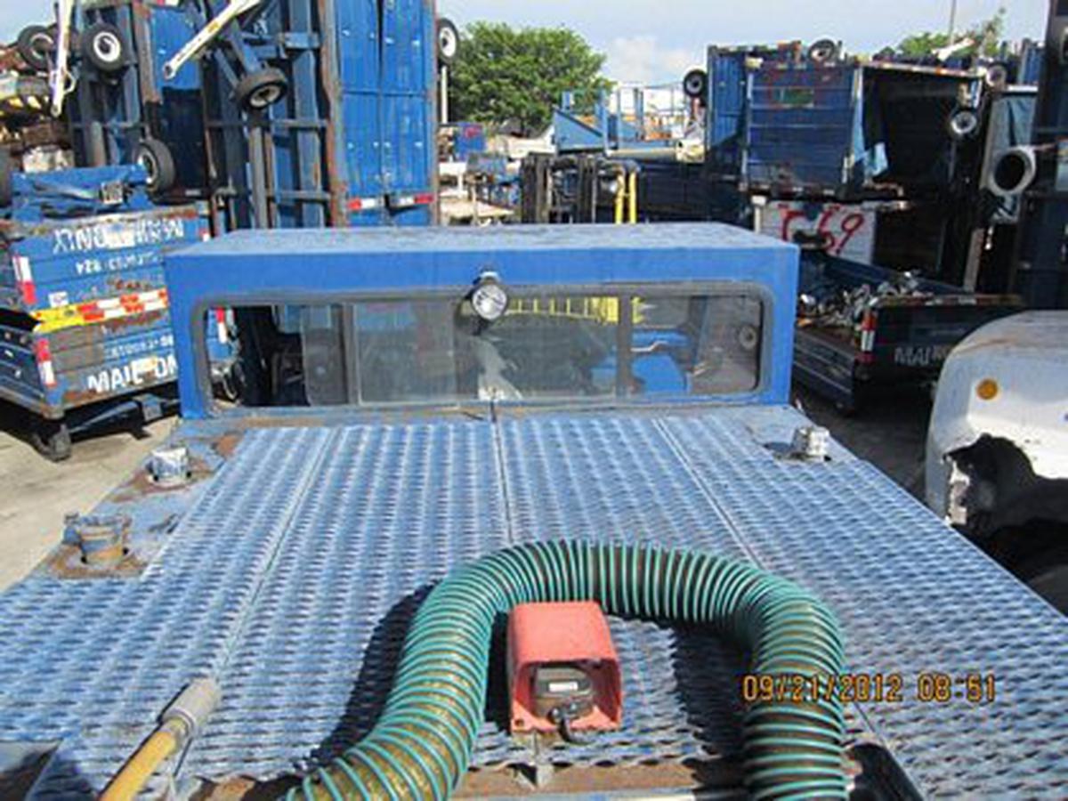 Lavatory Truck  Lift-A-Loft APV- LAV