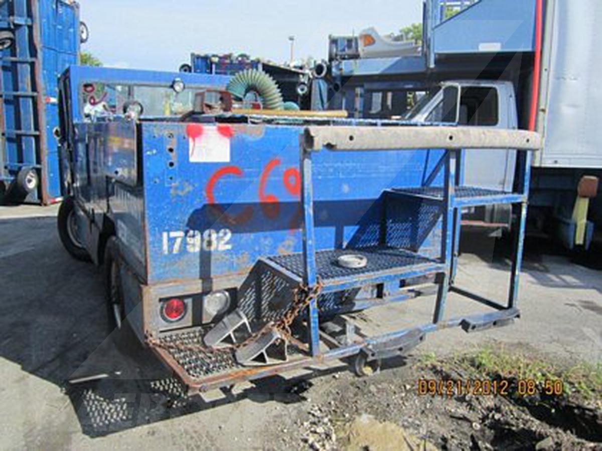 Lavatory Truck  Lift-A-Loft APV- LAV