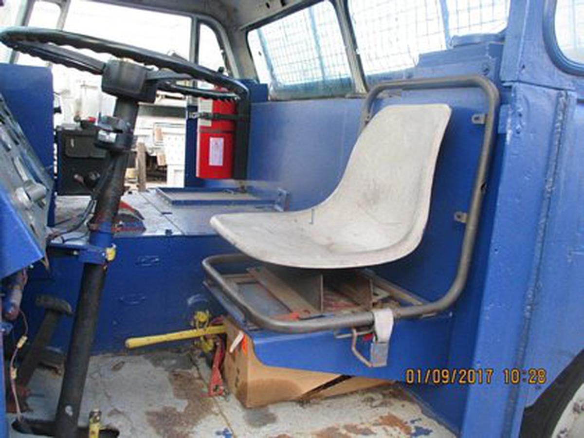 Push Back Tractor Hough-Paymover T-300