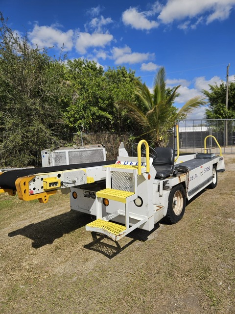 Belt Loader Tug 660E