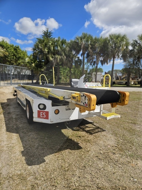 Belt Loader Tug 660E