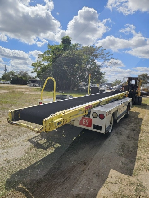 Belt Loader Tug 660E