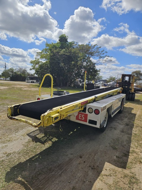 Belt Loader Tug 660E