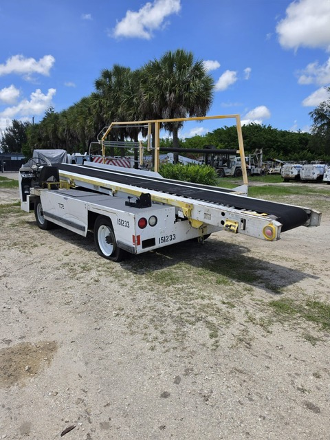 Belt Loader Tug 660