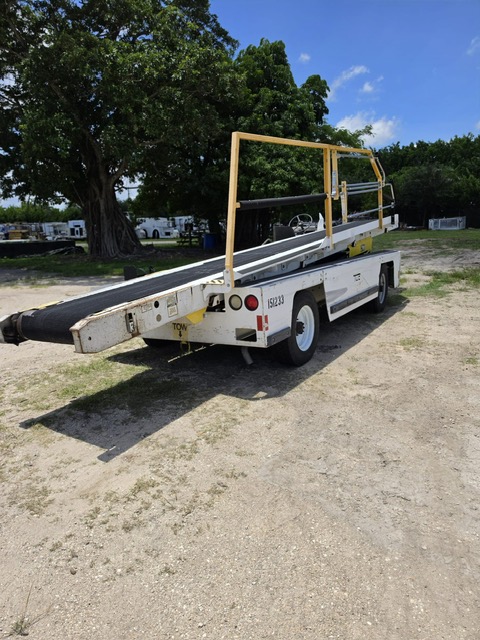 Belt Loader Tug 660