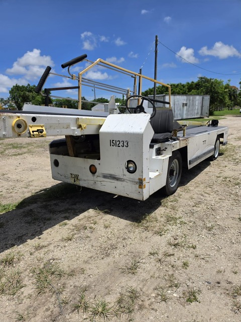 Belt Loader Tug 660
