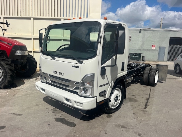 Truck Chassis Isuzu NPR - Gasoline