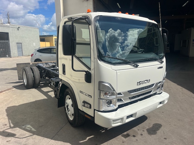 Truck Chassis Isuzu NPR - Gasoline