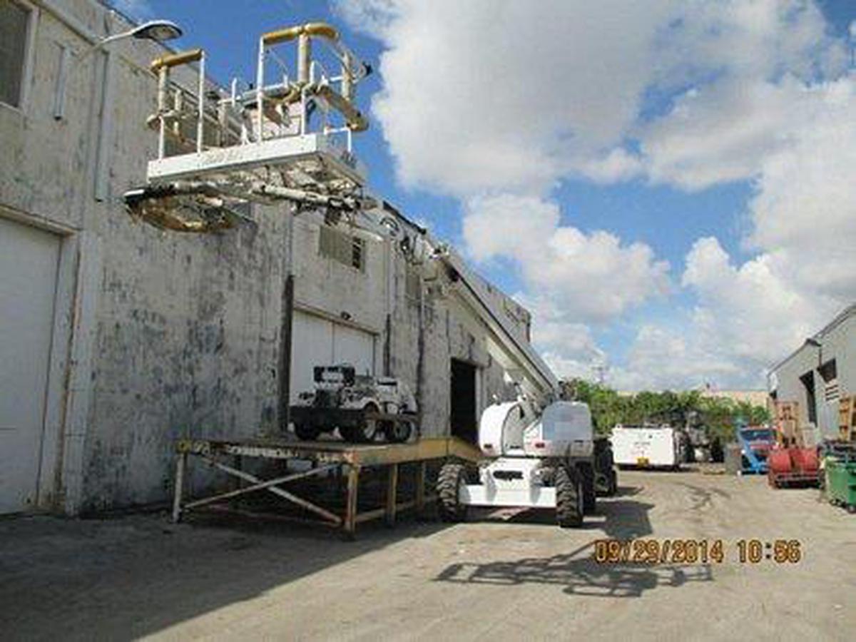 Telescopic Boom Lift JLG 660-SJ