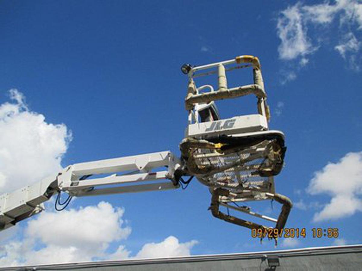 Telescopic Boom Lift JLG 660-SJ