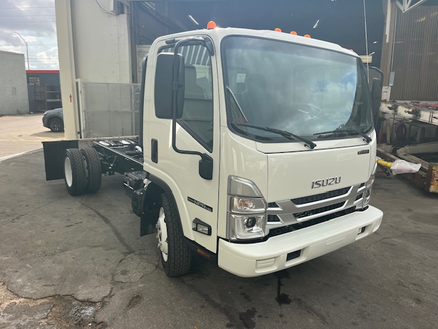 Truck Chassis Isuzu NPR - Gasoline