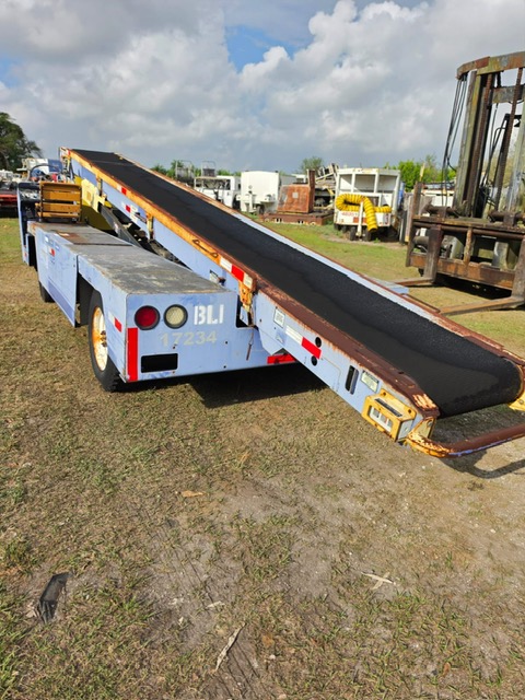Belt Loader Tug 660