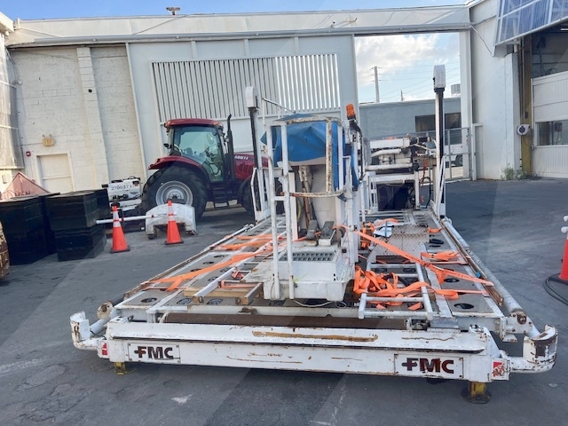 Wide Lower Deck Cargo Loader FMC Commander 15 U