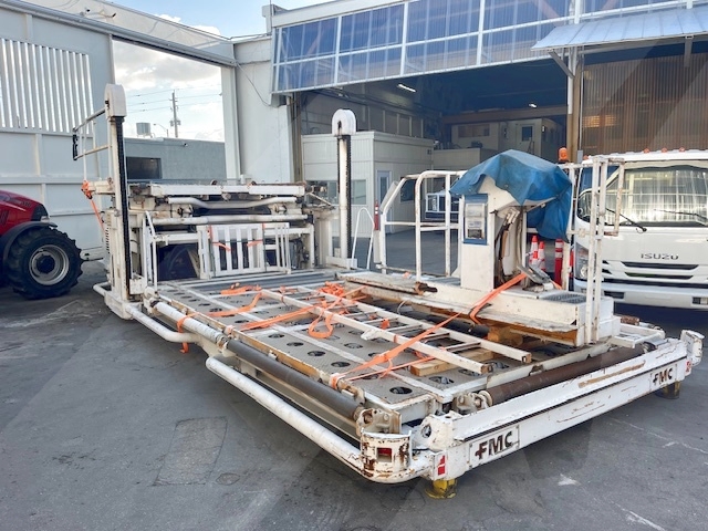 Wide Lower Deck Cargo Loader FMC Commander 15 U