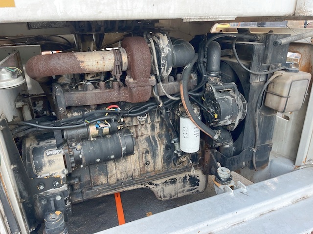 Wide Lower Deck Cargo Loader FMC Commander 15 U